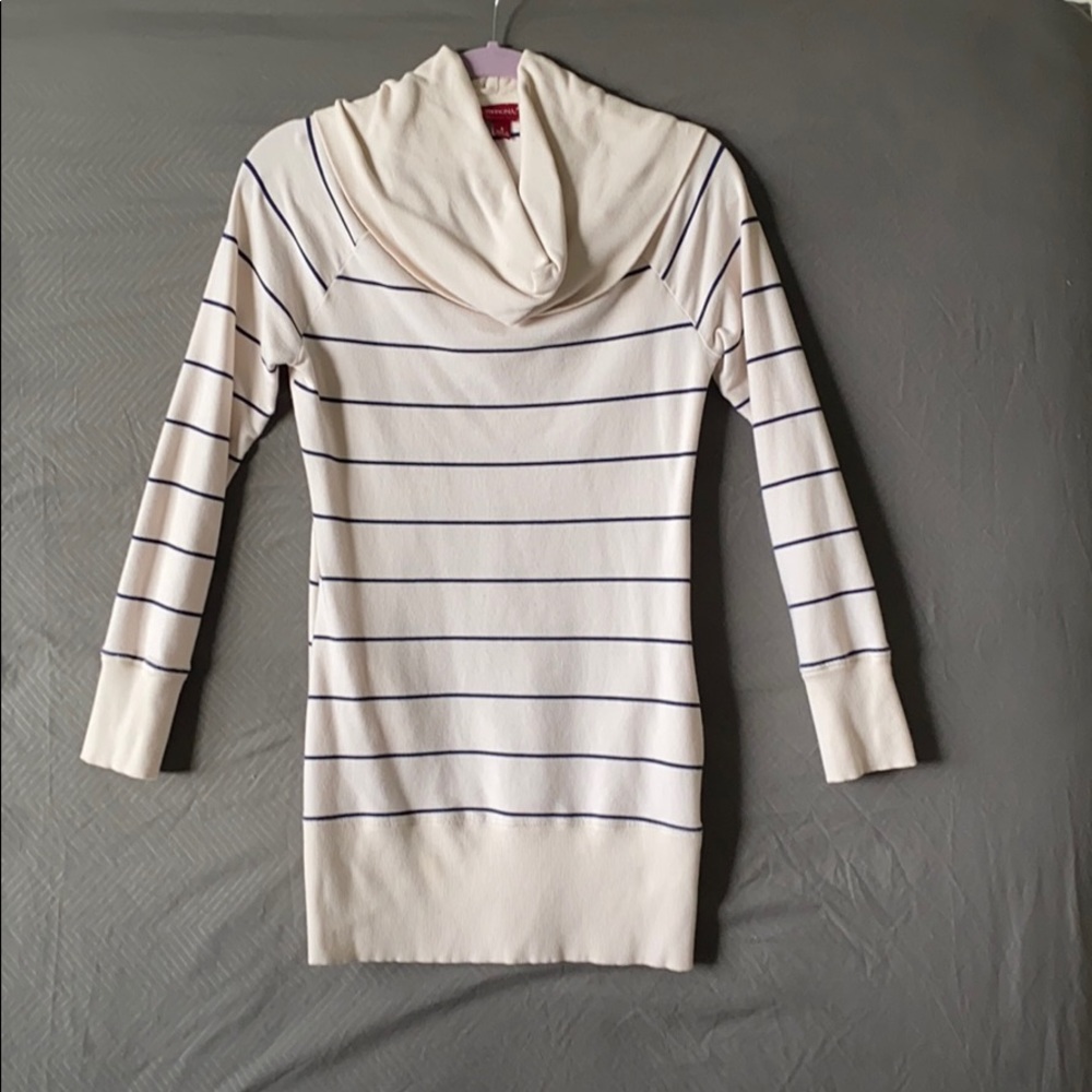 Sweater-dress with pockets!